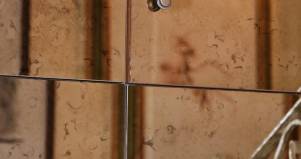 Armadio a specchio per ingresso in legno su misura